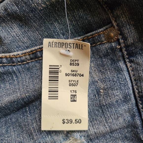 NWT Aeropostale Jean Shorts Size 3/4 - Picture 2 of 5